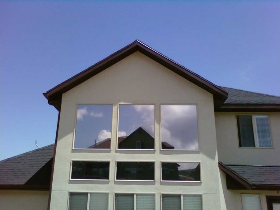 Зеркальные окна в доме