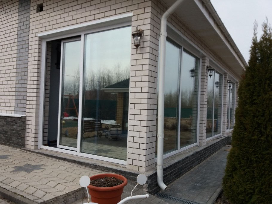 Тонированные пластиковые окна