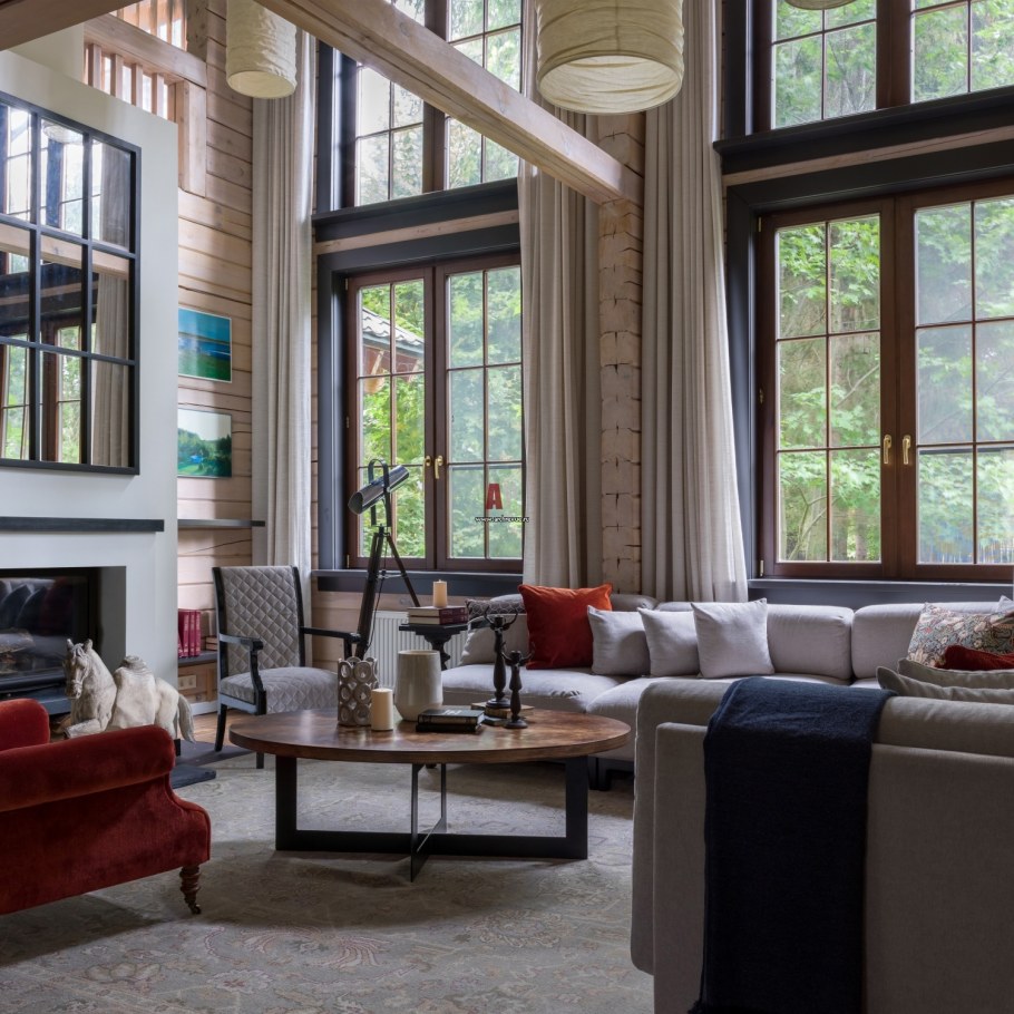 Высокие окна в интерьере