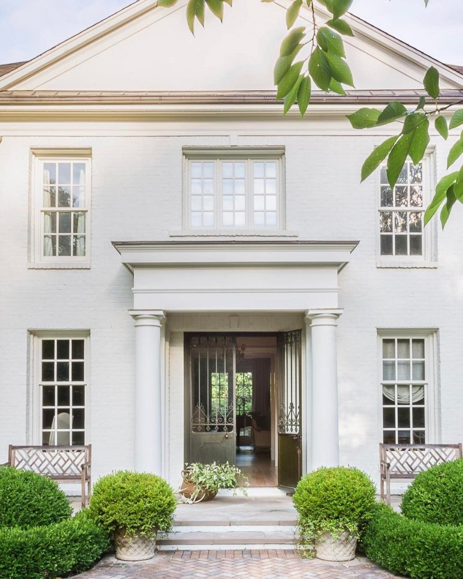 Современный двухэтажный коттедж