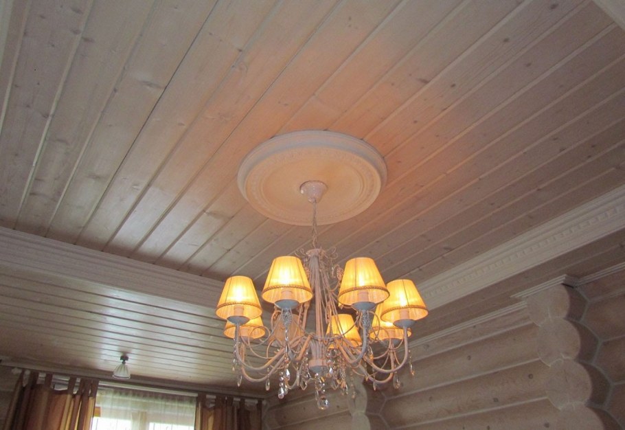Чистовая отделка потолка в деревянном доме