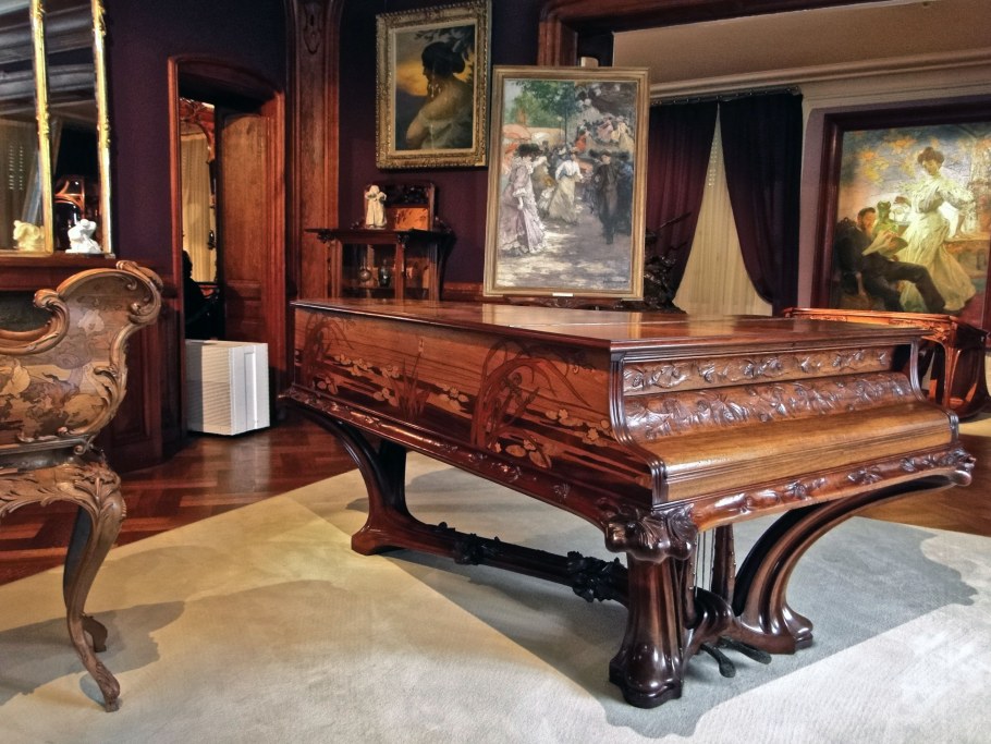 Пианино в стиле Модерн