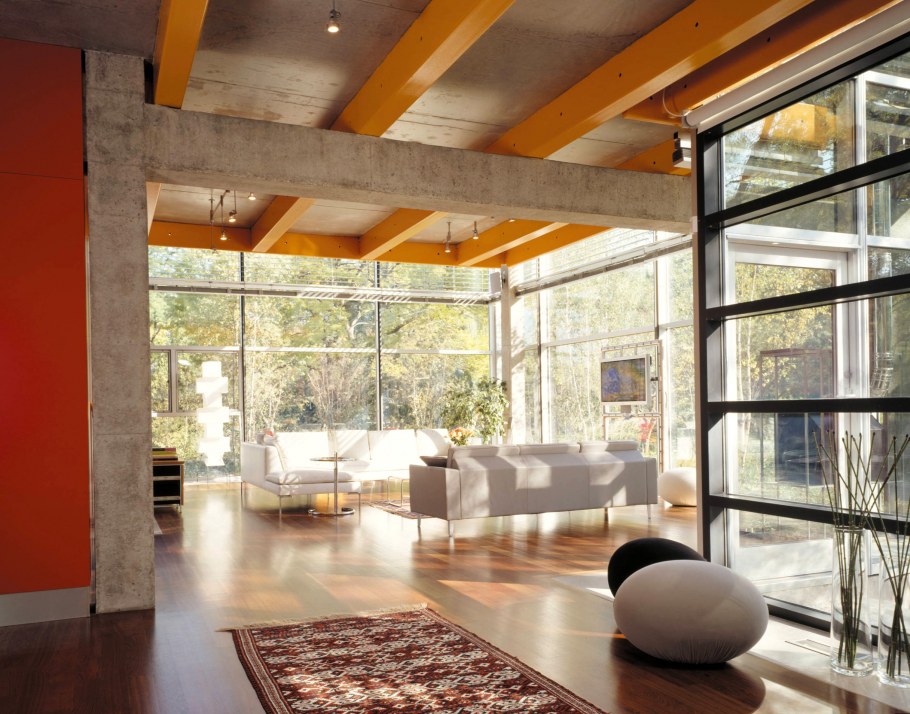 Бетонный потолок с балками