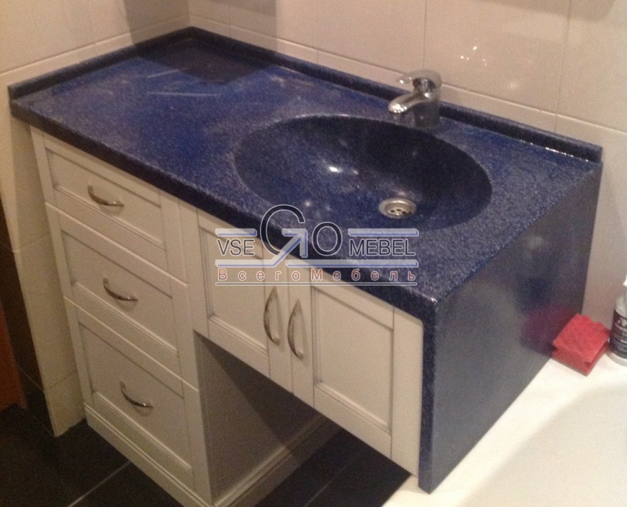 Синяя столешница для ванной