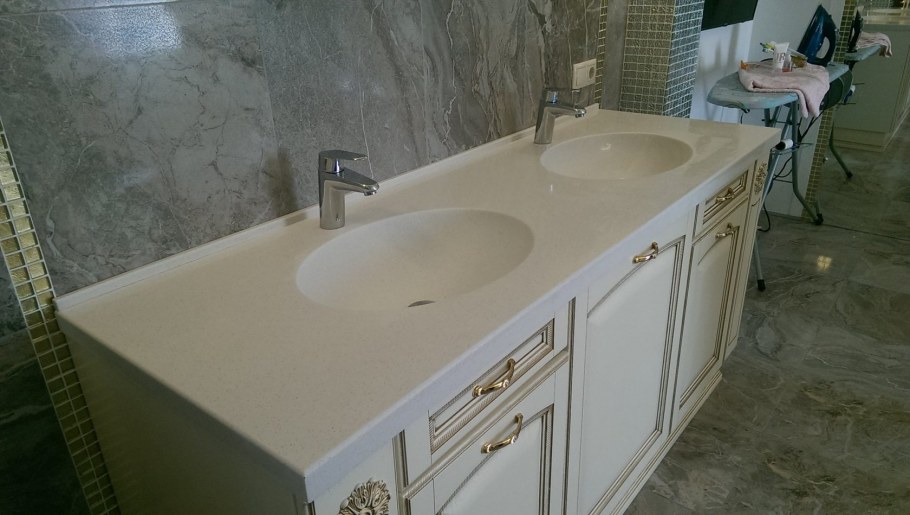 Каменная столешница в ванную