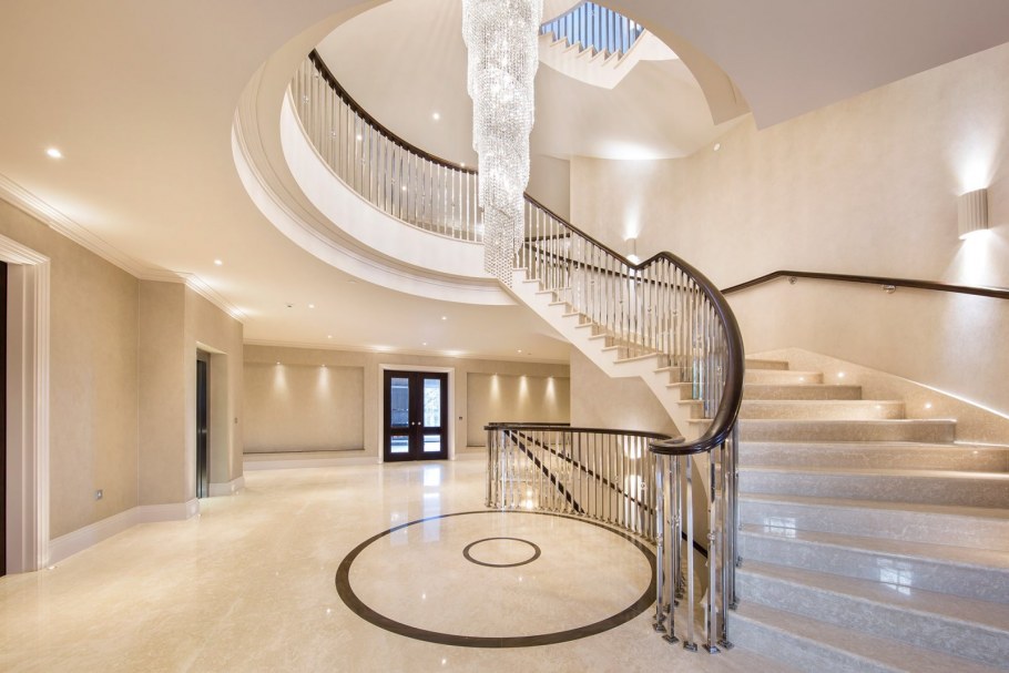 Холл со вторым светом