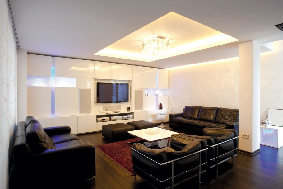 Зал с подсветкой