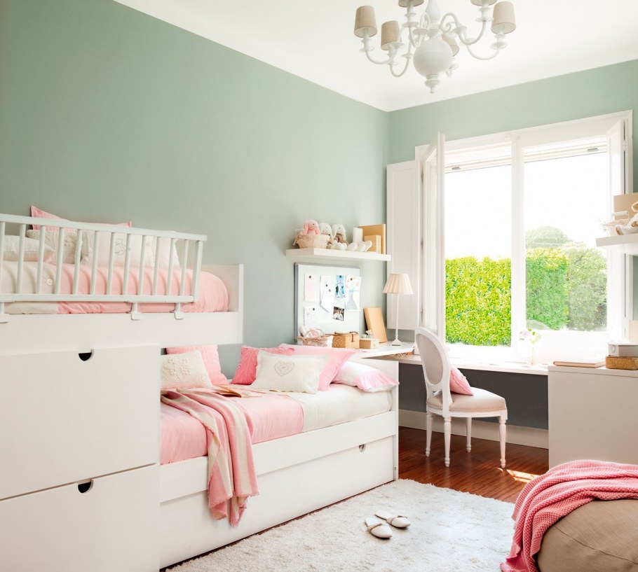 Квадратная детская комната для девочки