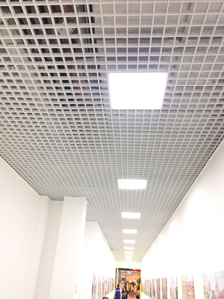 Потолок Грильято Cesal белый