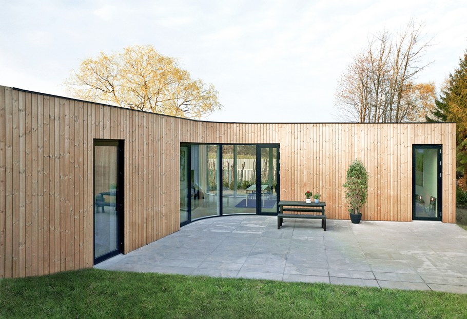 Длинное одноэтажное здание