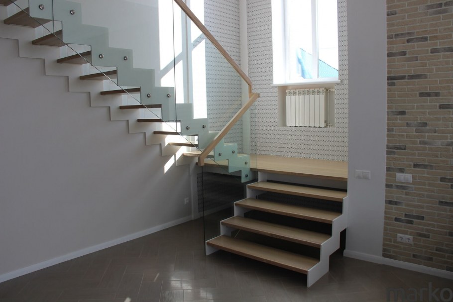 Лестницы металлокаркас с поворотом на 180