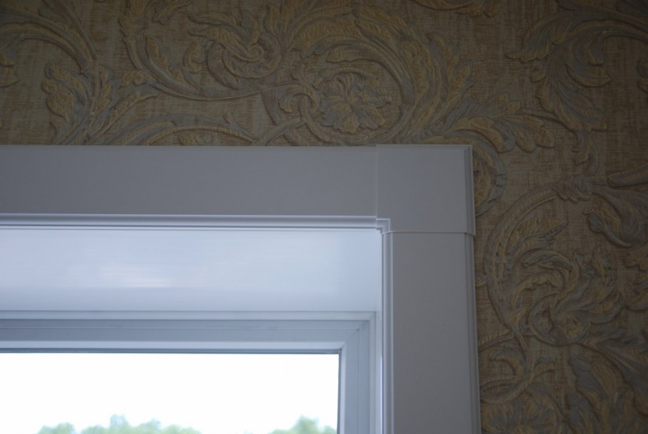 Темные пластиковые окна