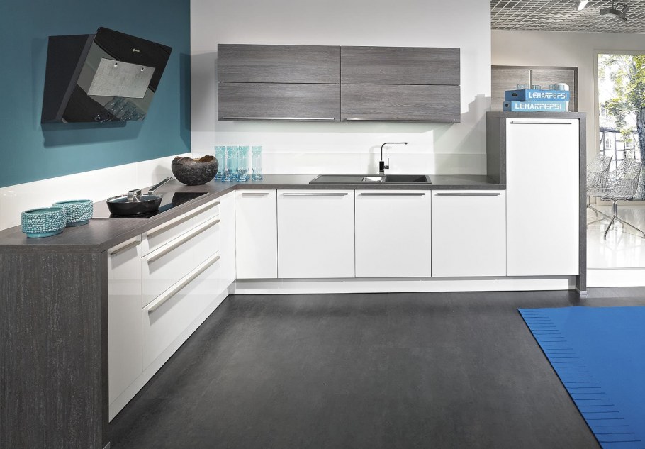 Стильные кухни с серой столешницей