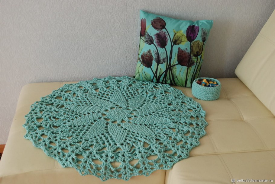 Вязаные коврики в современном интерьере