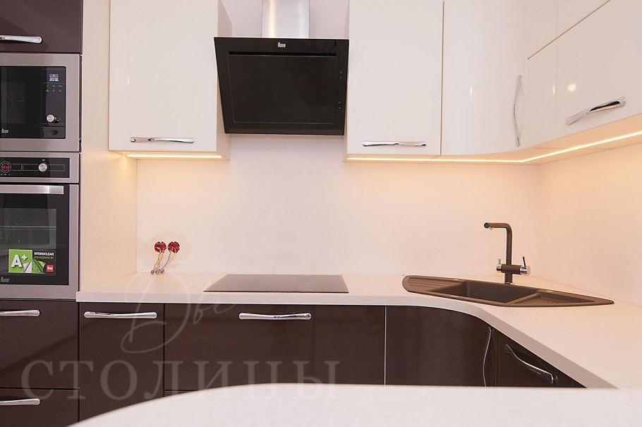 Кухня темный бежевый