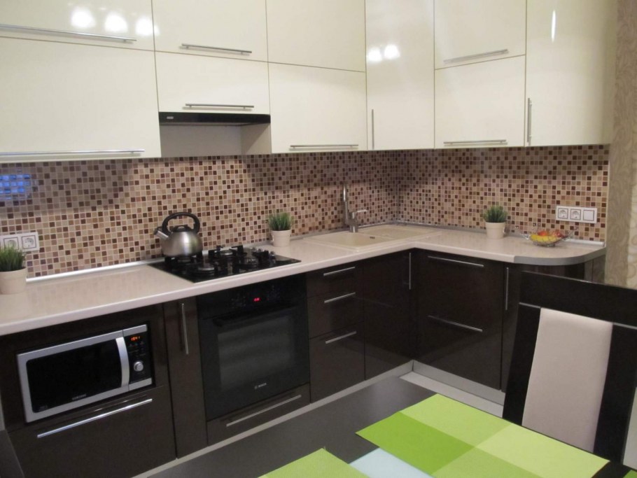 Коричневая матовая кухня