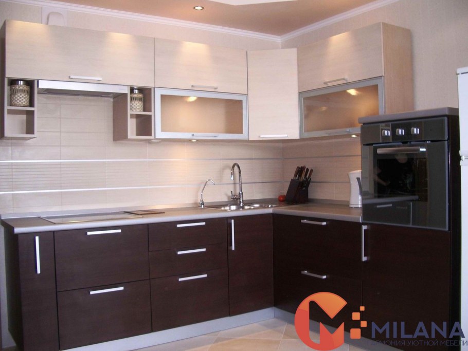 Кухонный гарнитур коричневый