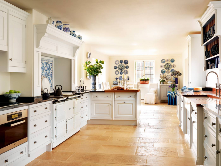 Кухня в английском стиле белая