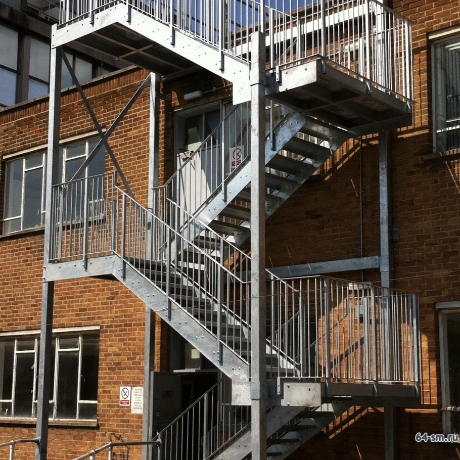 Уличная лестница в дом