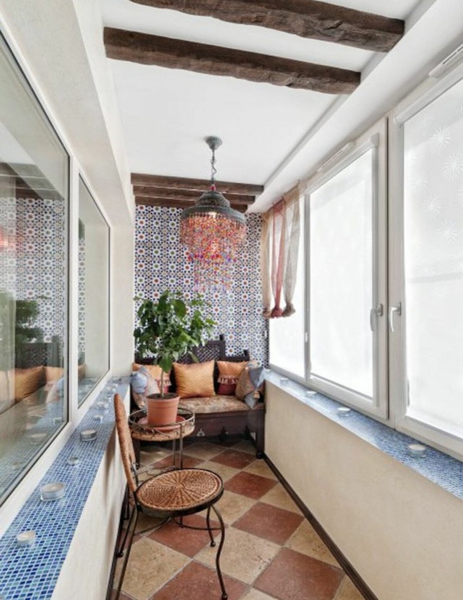 Длинный узкий балкон