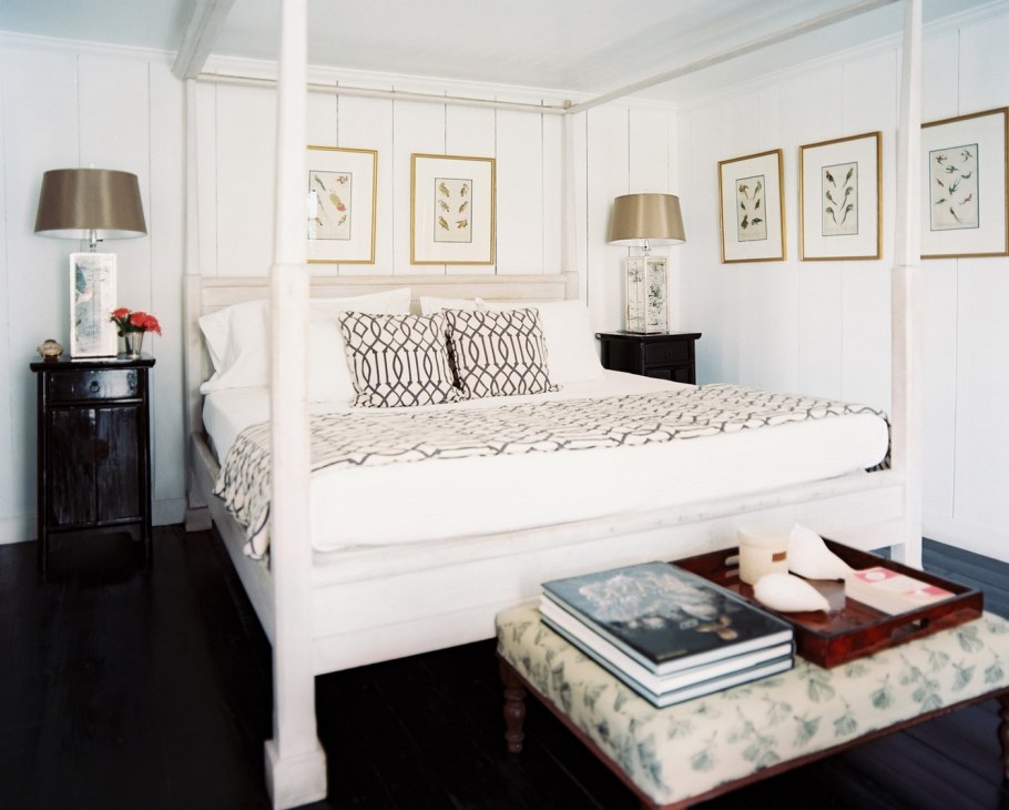 Угол кровати белый