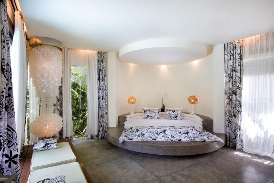 Круглая кровать на подиуме