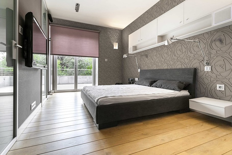 Серый ламинат в интерьере спальни