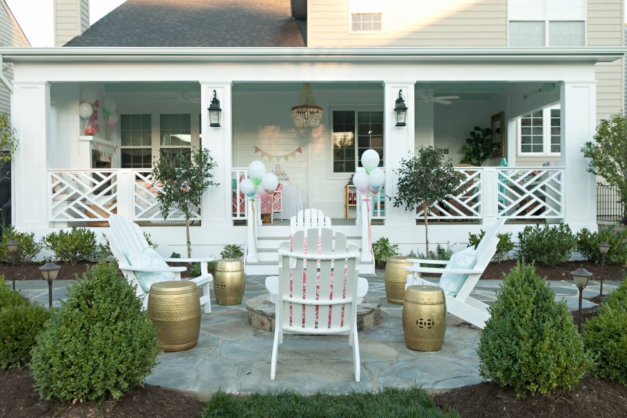 Белая веранда на даче