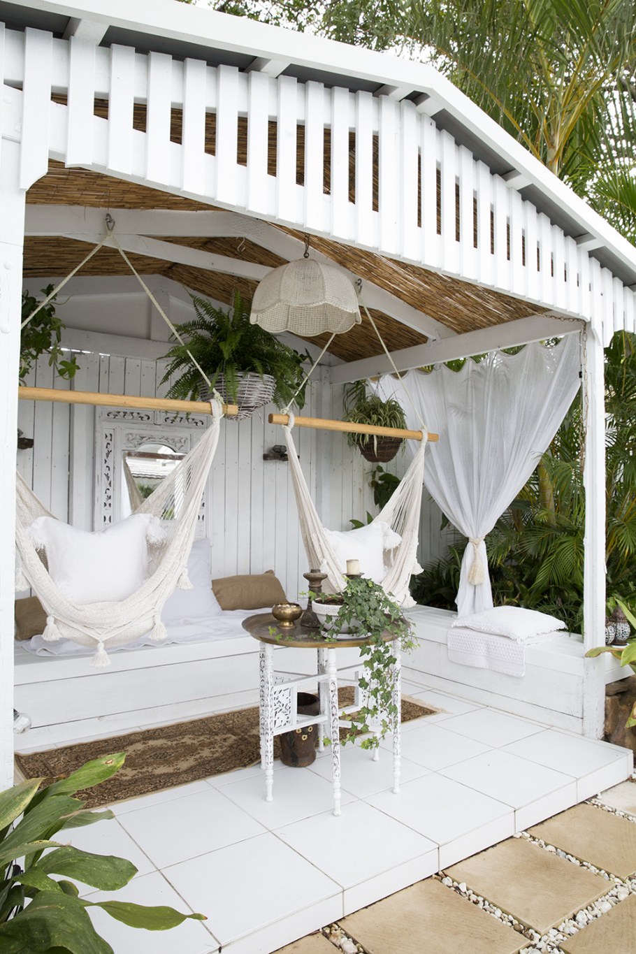 Терраса в белом цвете