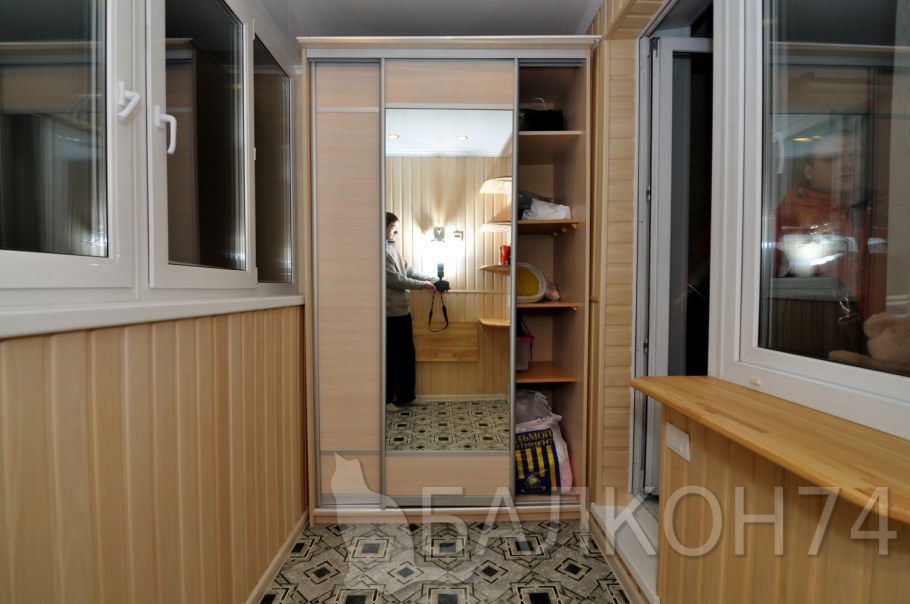 Столик на балкон