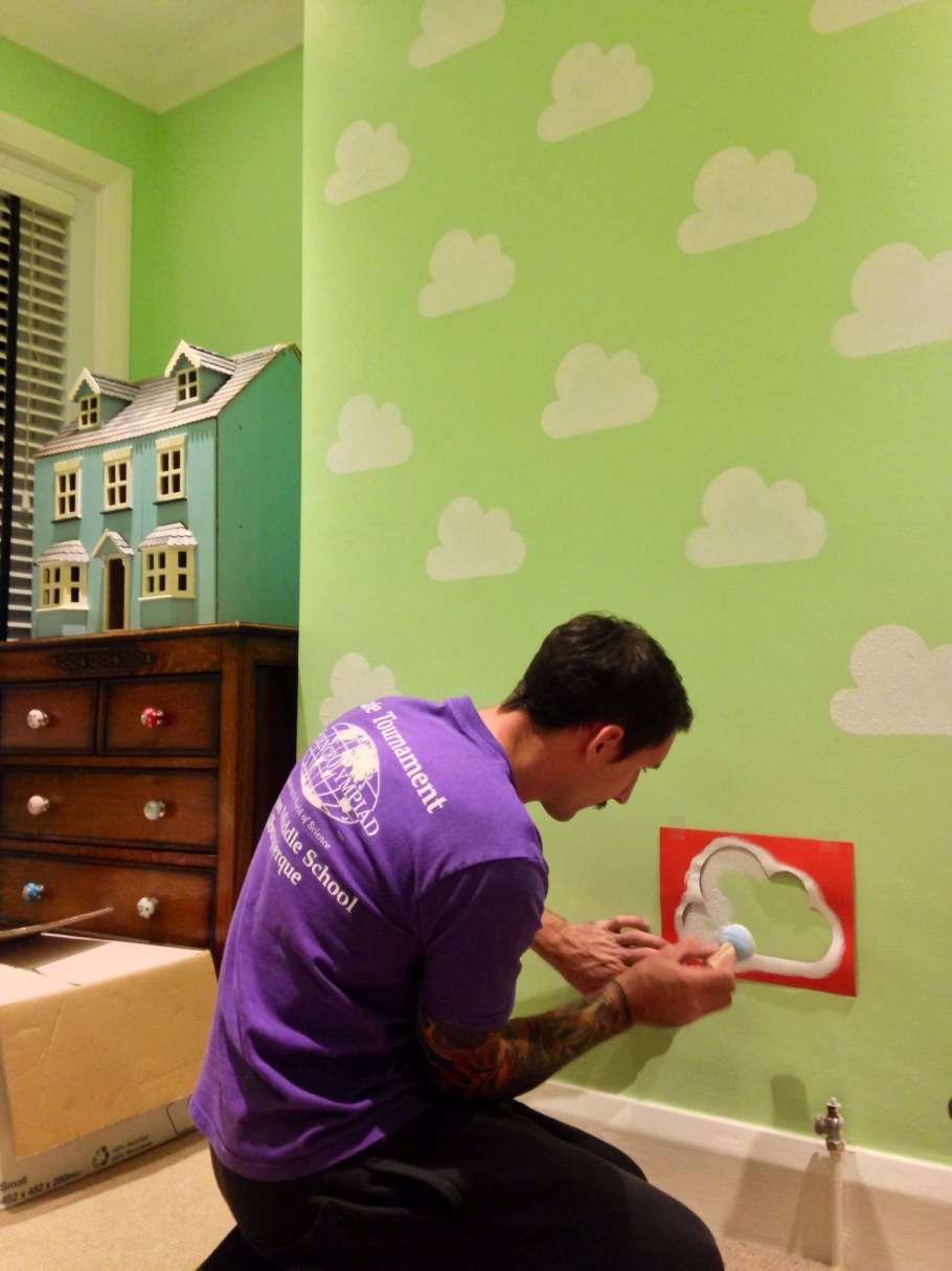 Крашеные стены в детской