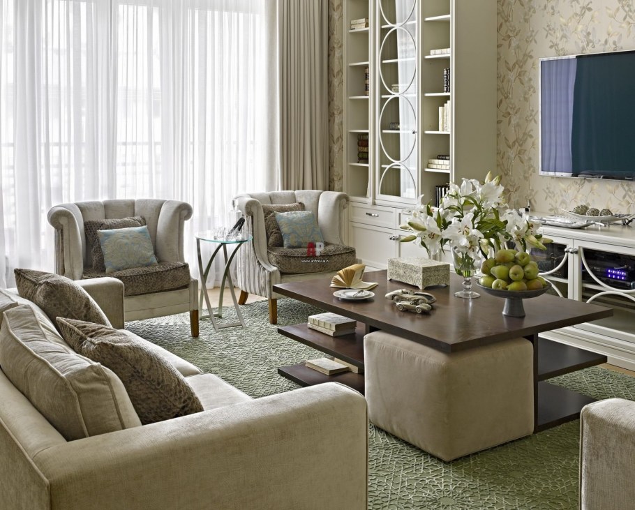 Гостиная с диваном и креслом