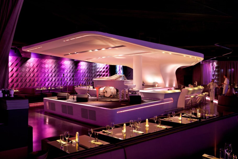 Двухэтажный клубный ресторан