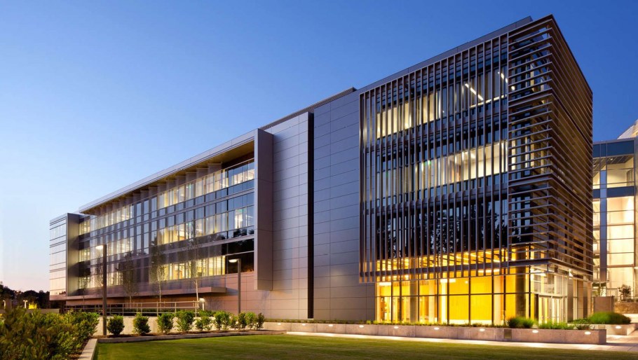 Офисное здание в современном стиле