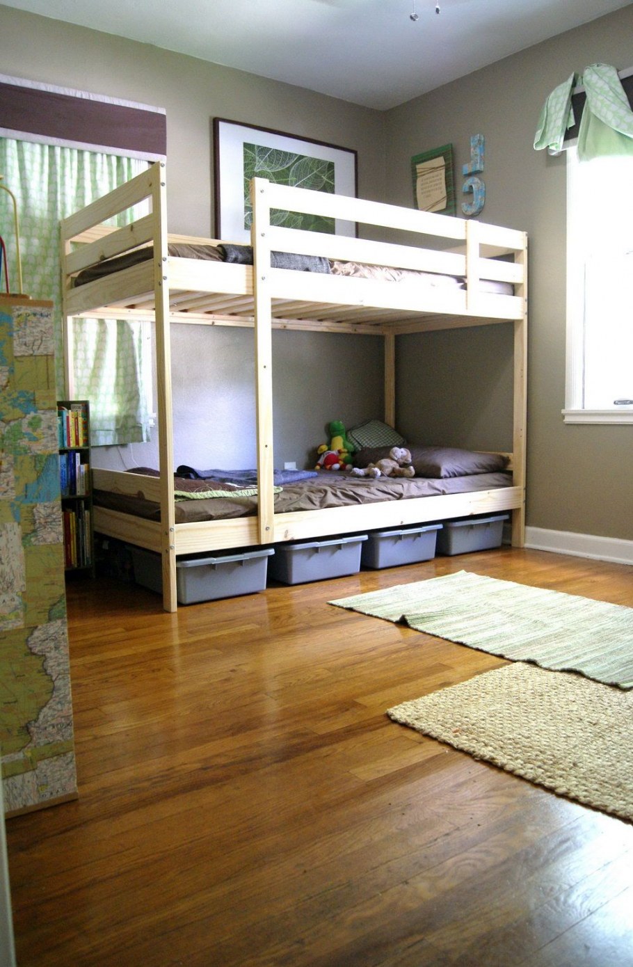 Двухъярусная кровать икеа мидал в интерьере