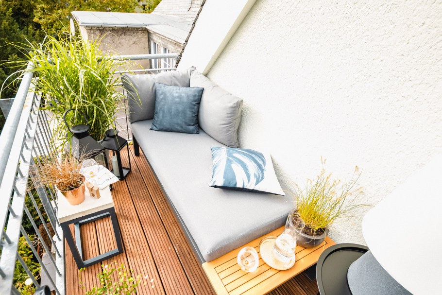 Интерьер квадратного балкона