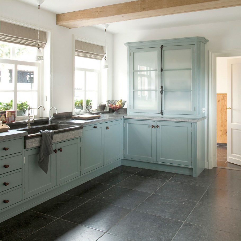 Оливковые стены на кухне