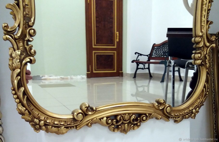 Кровать резная белая