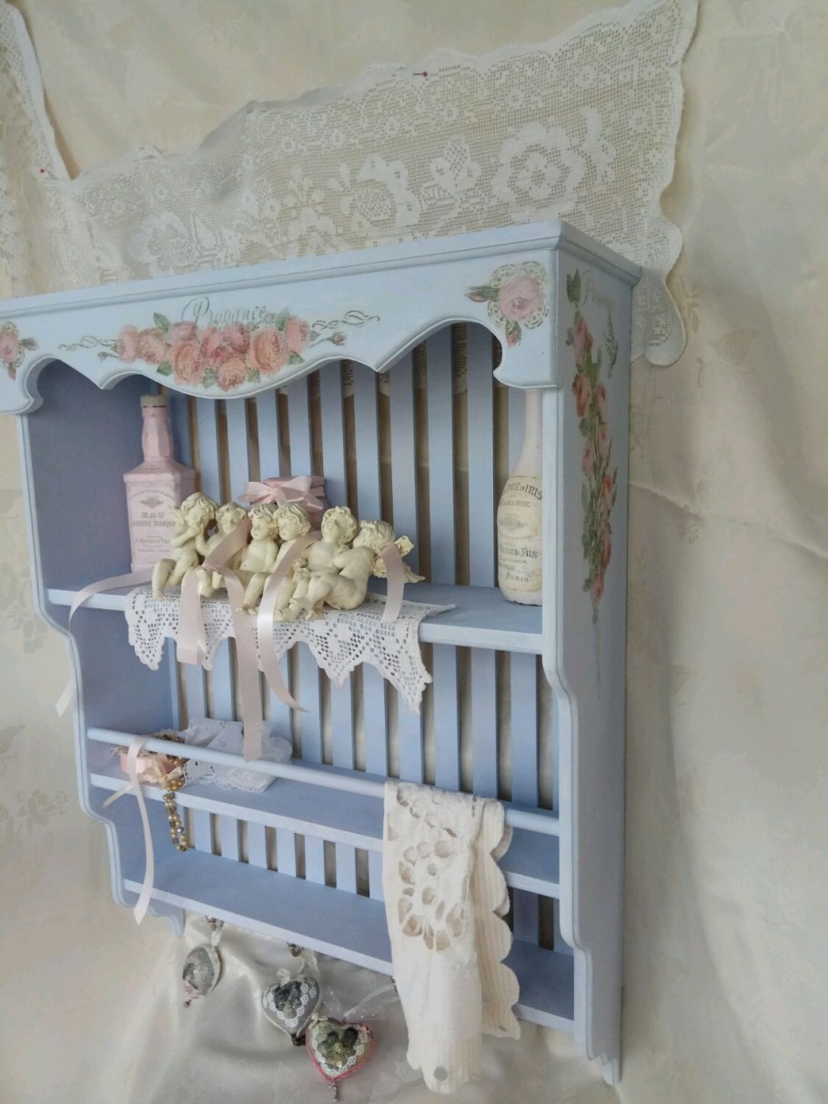 Голубая деревянная полочка для кухни Прованс