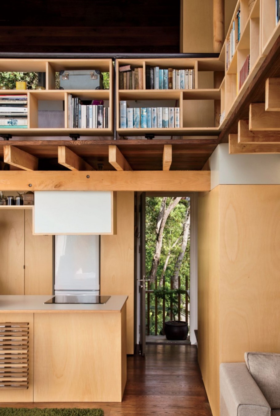 Книжная полка на мансарде