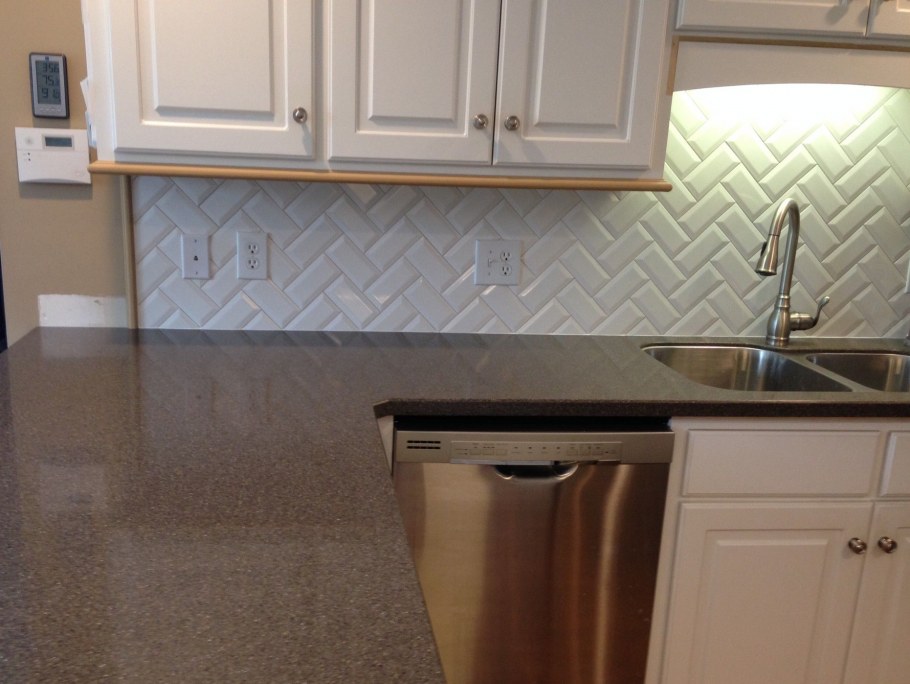 Стык столешницы и фартука