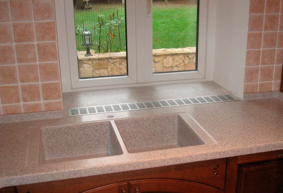 Защита цоколя кухни