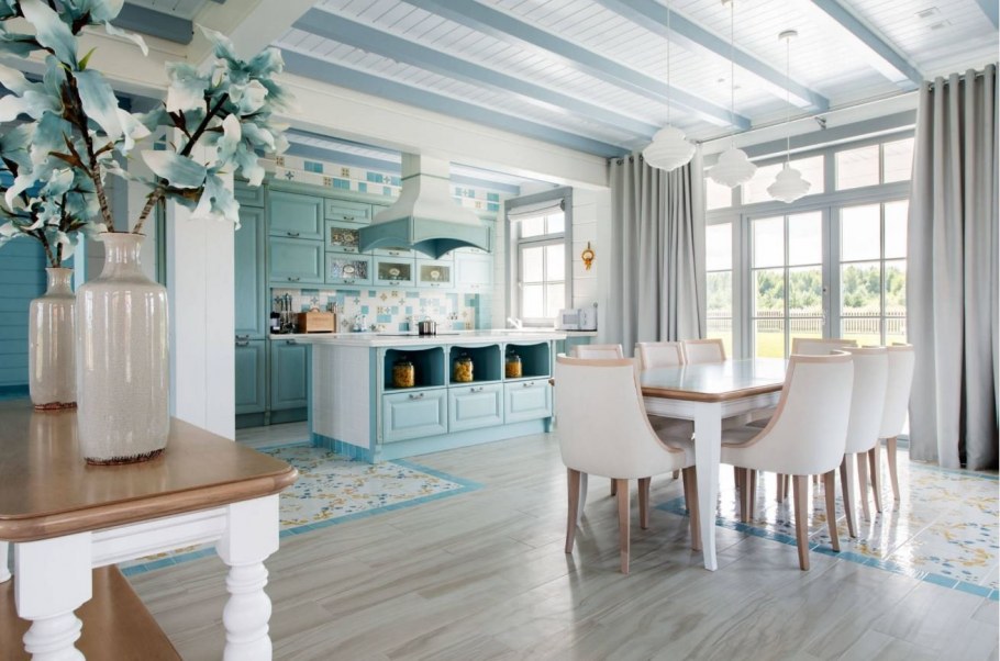 Голубая кухня в средиземноморском стиле