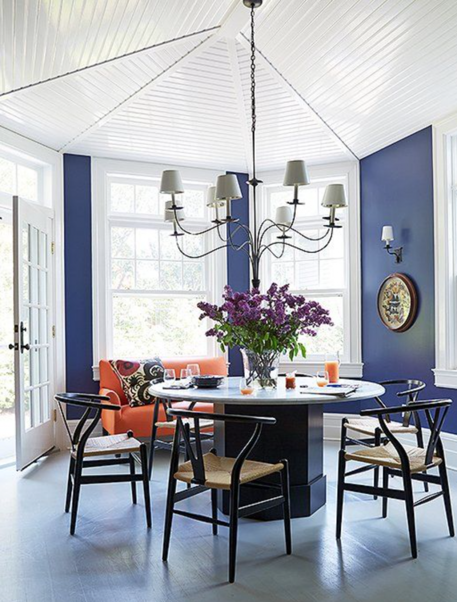 Столовая в бело синем цвете