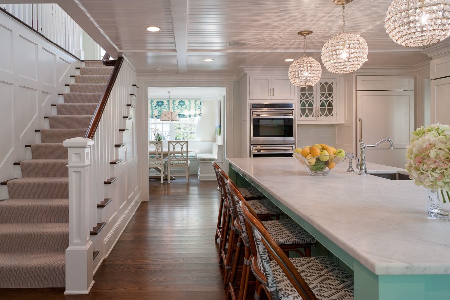 Лестница на кухне в частном доме