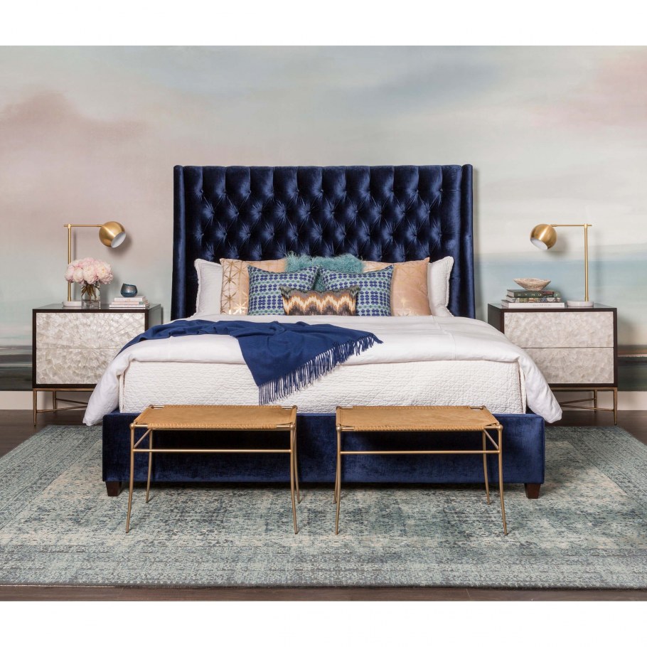 Темно синяя кровать в интерьере спальни