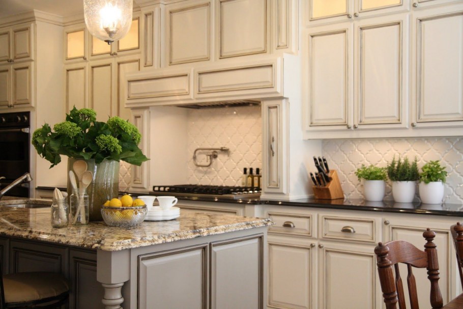 Фартук для кухни цвета слоновой кости