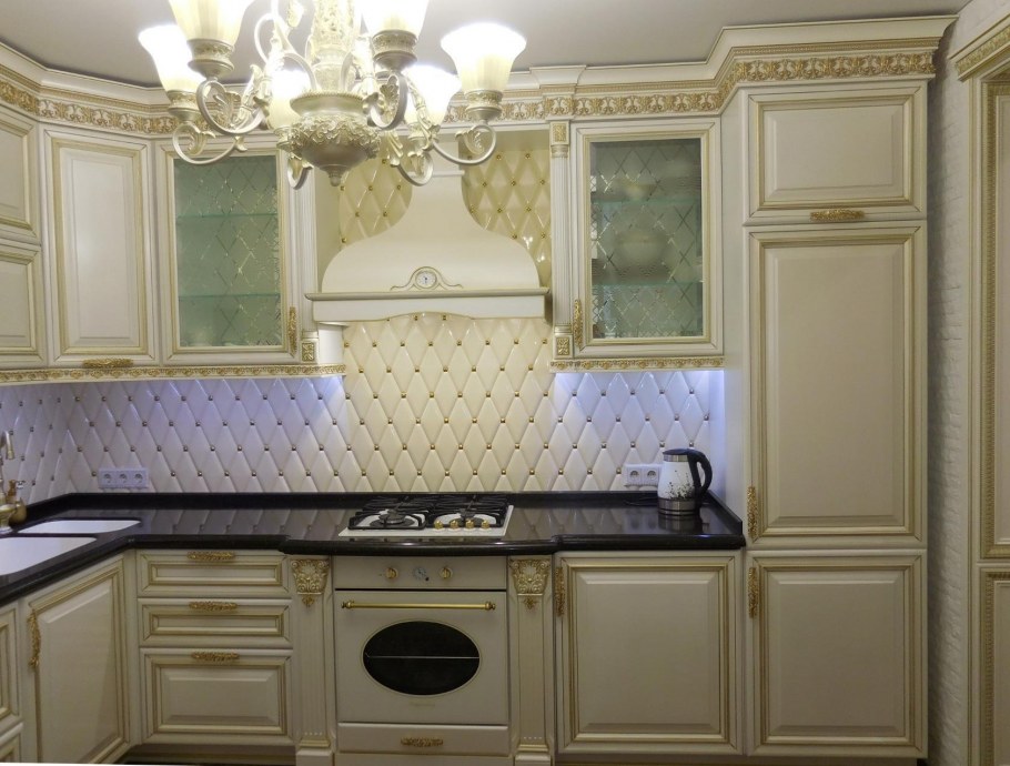 Кухни классика с патиной золото слоновая