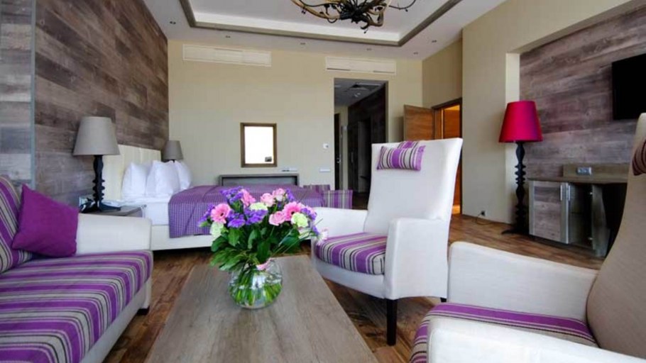 Фотообои с лесом в интерьере