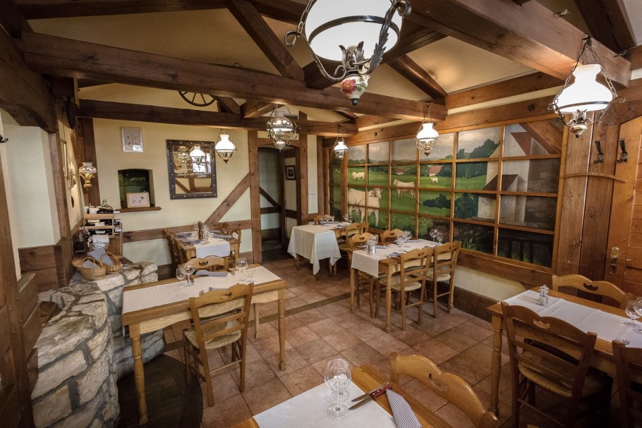 Интерьер салуна дикого Запада